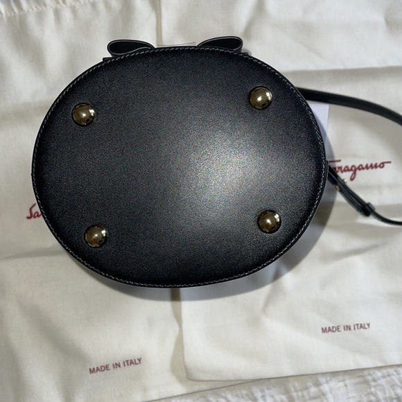 Salvatore Ferragamo Vara Bucket Bag in Small NWT - Picture 6 of 10